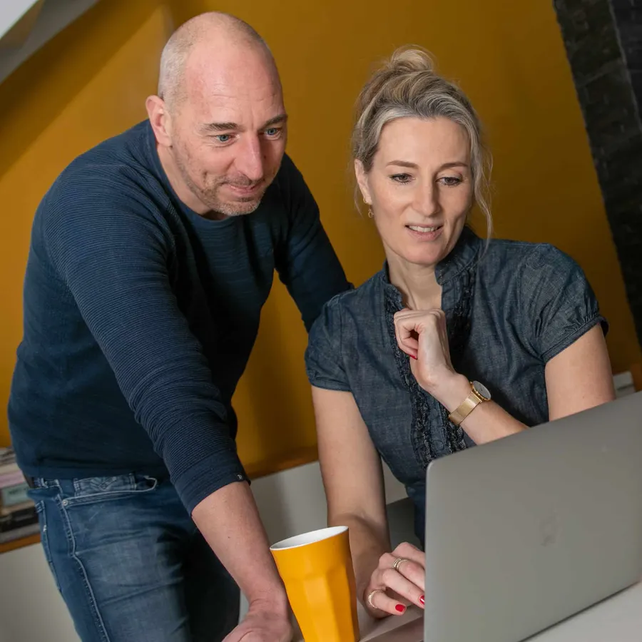 Frank Husmann en Esther Konz aan het werk